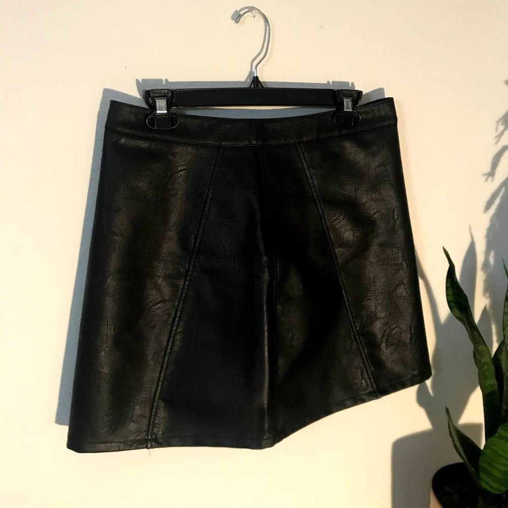 Highwaisted Faux Leather Mini-skirt